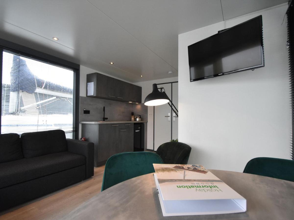 Beautiful Houseboat In The Harbour Of Volendam Near Centre Hotell Exteriör bild