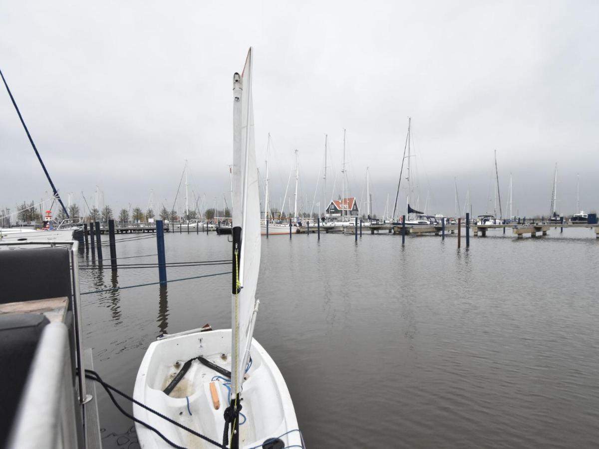 Beautiful Houseboat In The Harbour Of Volendam Near Centre Hotell Exteriör bild