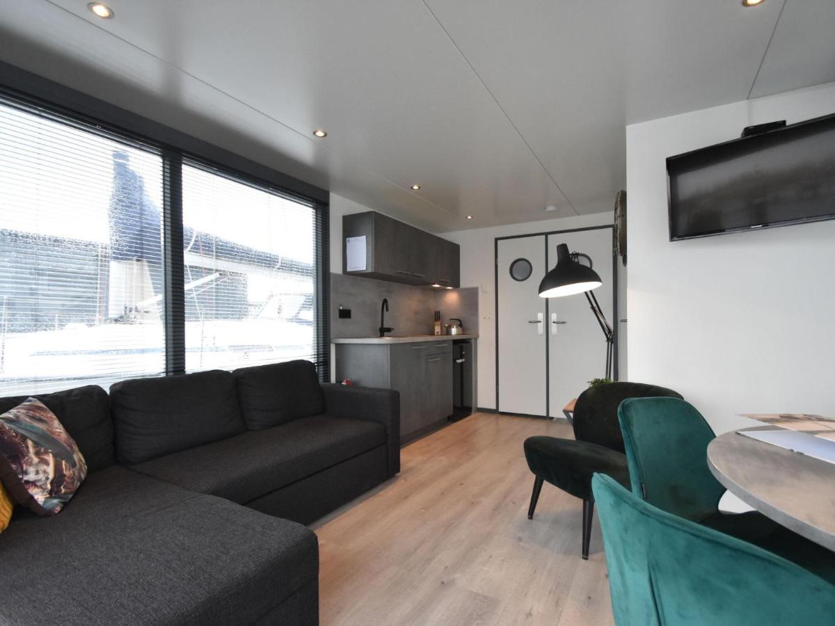 Beautiful Houseboat In The Harbour Of Volendam Near Centre Hotell Exteriör bild