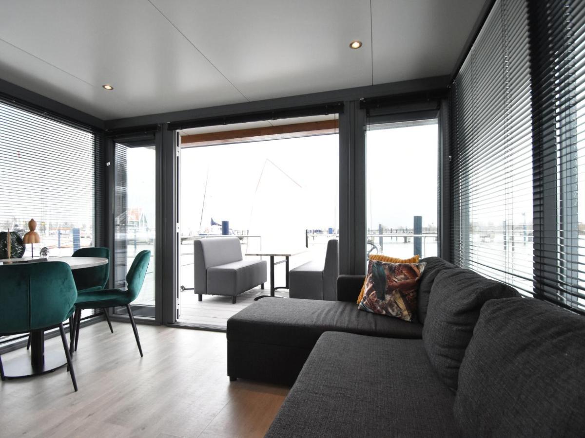 Beautiful Houseboat In The Harbour Of Volendam Near Centre Hotell Exteriör bild