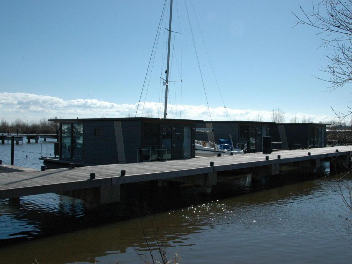 Beautiful Houseboat In The Harbour Of Volendam Near Centre Hotell Exteriör bild