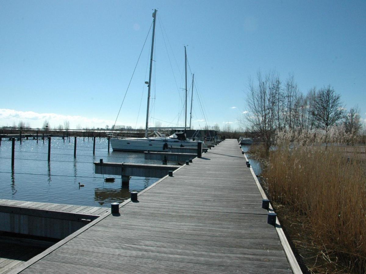 Beautiful Houseboat In The Harbour Of Volendam Near Centre Hotell Exteriör bild