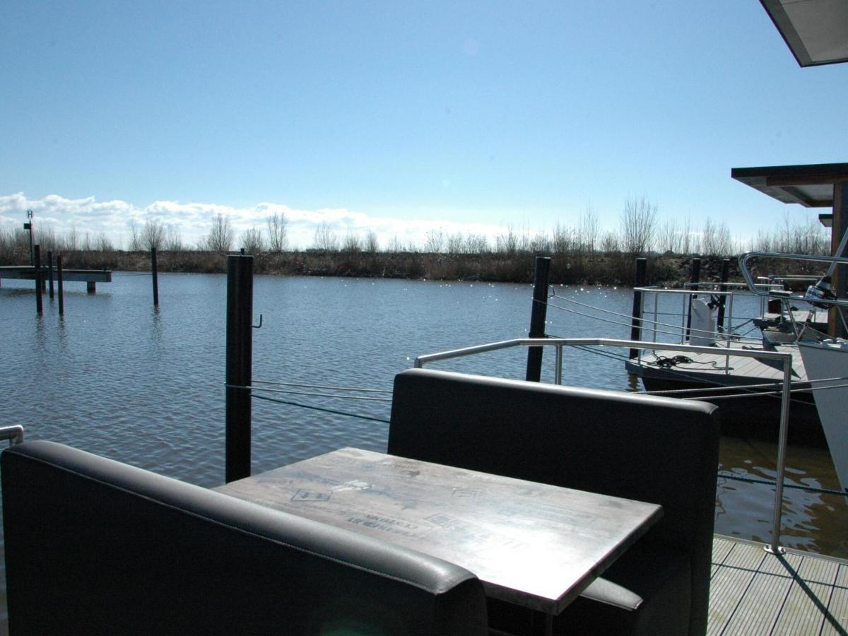 Beautiful Houseboat In The Harbour Of Volendam Near Centre Hotell Exteriör bild